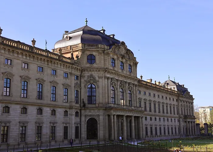 Zentrales City-apartment Mit Blick Ins Gruene * 维尔茨堡