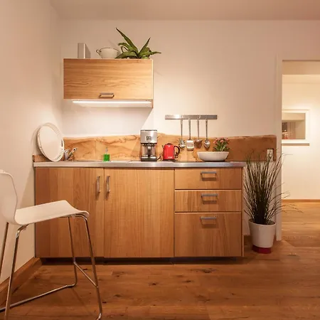 Zentrales City-apartment Mit Blick Ins Gruene